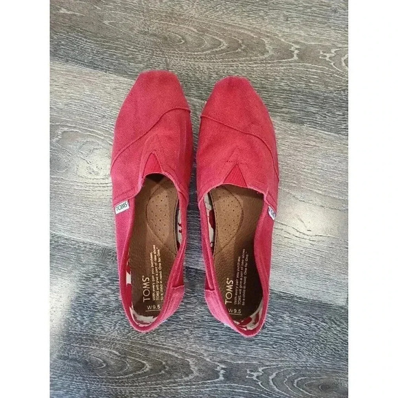 Toms‎ womens red slip on shoes size 9.5 - Picture 1 of 3